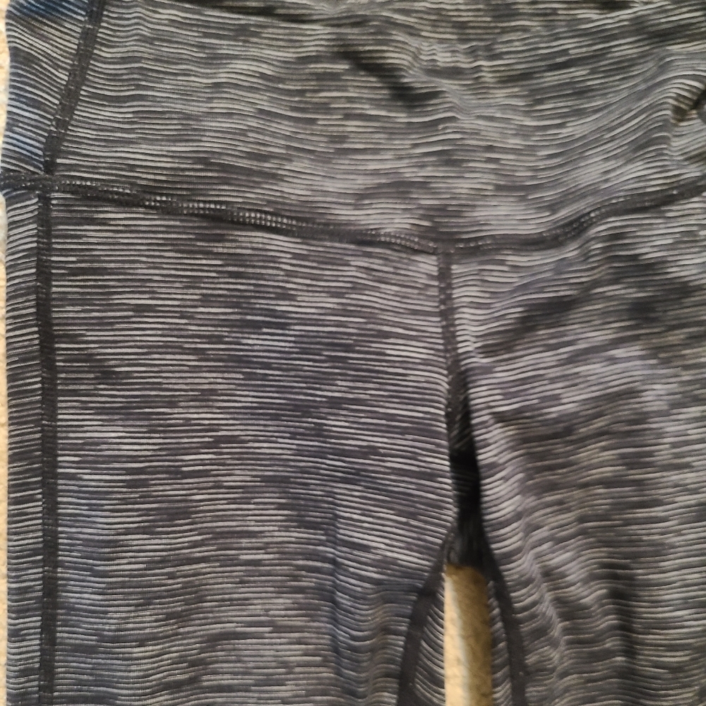 Athleta Energy chaturanga Capri pants - Picture 4 of 7